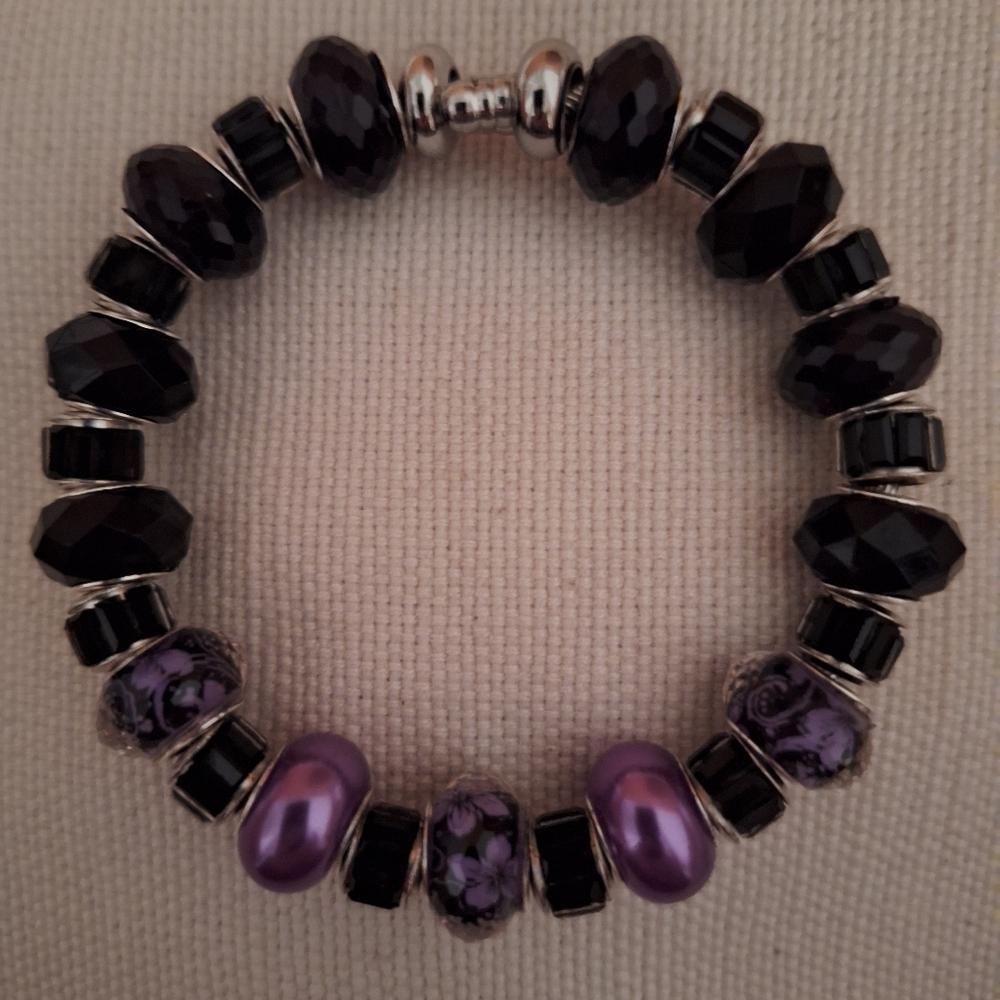 Elegant Handmade Purple and Black Glass Beaded Bracelet